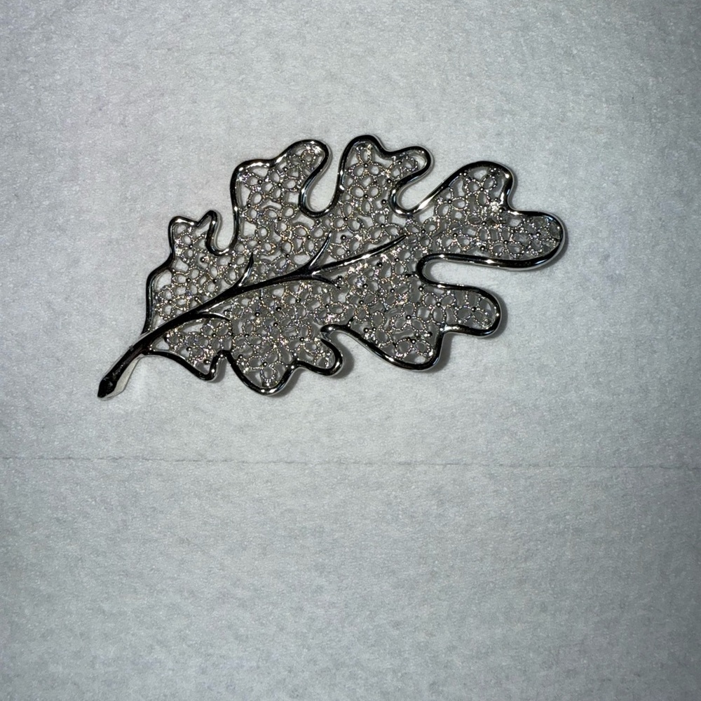 Vintage Sarah Coventry frosted leaf brooch